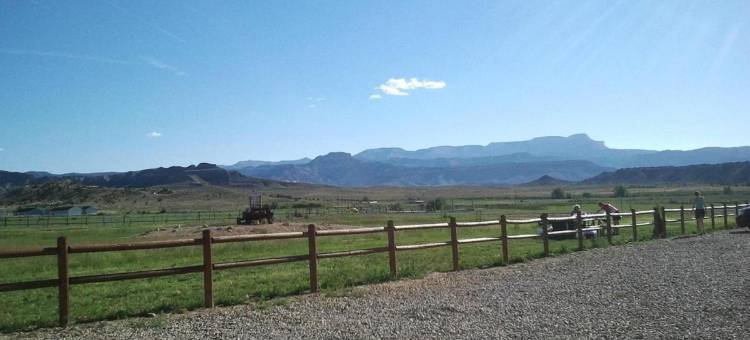布莱斯峡谷小木屋旅馆(Bryce Canyon Log Cabins)图片