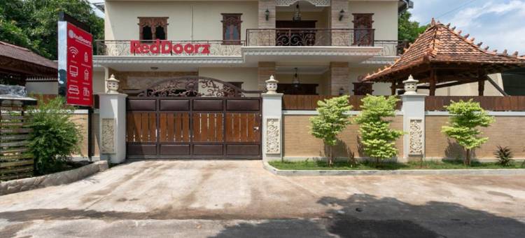 接近Banyumanik收费公路出口的RedDoorz Syariah(RedDoorz Syariah Near Exit Toll Banyumanik Semarang)图片