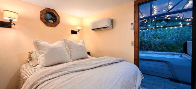 Dreamy Couples Cabin in the Shenandoah Forrest图片