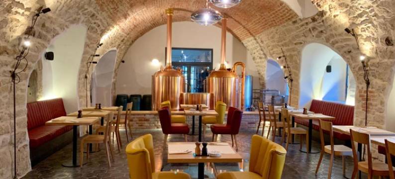 河畔公寓(River Apartments)图片