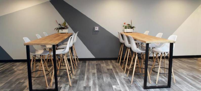 优雅仕客栈(Stay Classy)图片