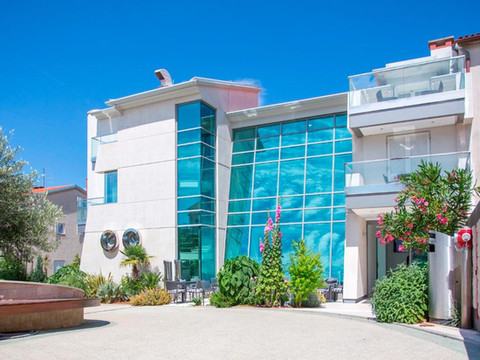 阿德里翁公寓式酒店