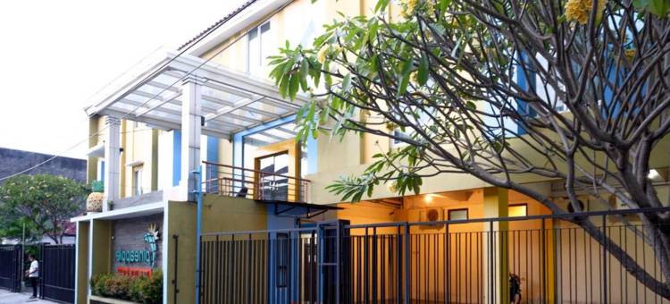 Pineapple Mansion Solo Mitra RedDoorz Near RS Jih Solo图片