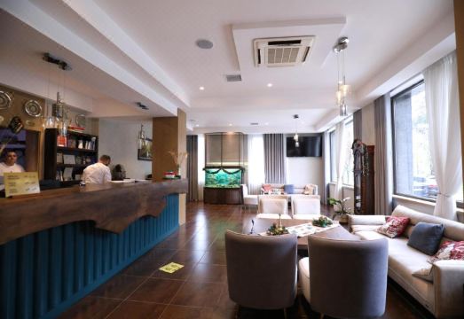 Hotel 1 Maji Hotel Overview