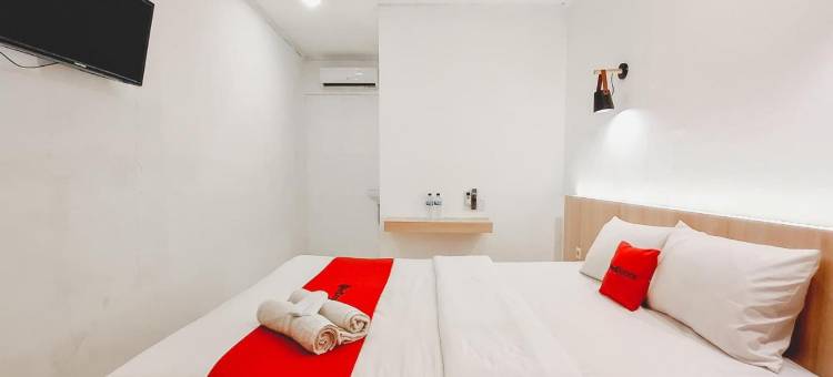 RedDoorz at Grand Mirza Near Pasar Grosir Batik Setono Pekalongan图片