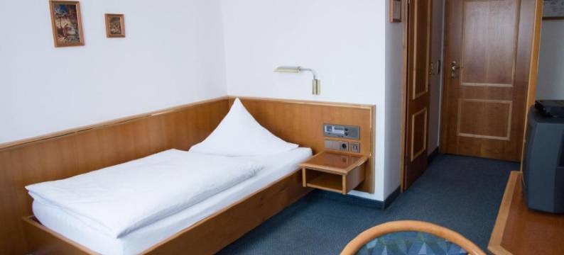 步瑞格斯福爱得乐旅馆(Brauereigasthof Adler)图片