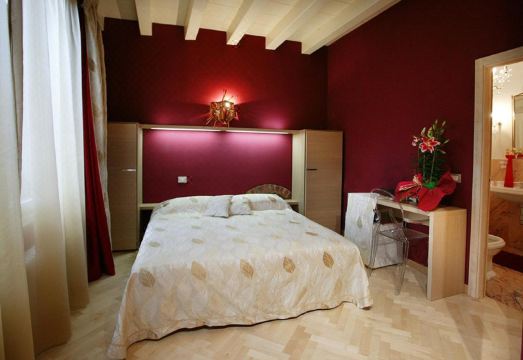 Residenza San Faustino Hotel Overview