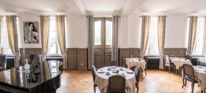 蒙塔贝特木屋酒店(Château de Montabert)图片