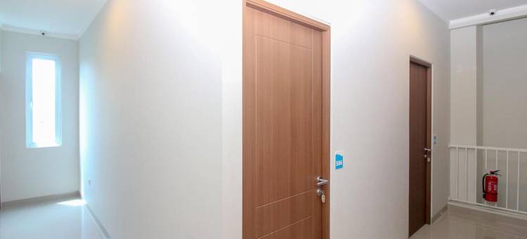 红多兹普拉斯酒店-近苏加诺哈达机场皇冠公园(RedDoorz Plus Near Soekarno Hatta Airport Taman Mahkota)图片