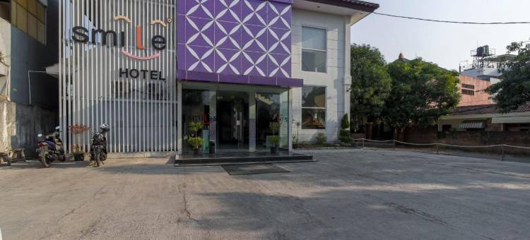 果阿桑亚拉吉红多兹酒店(RedDoorz Near Goa Sunyaragi)图片