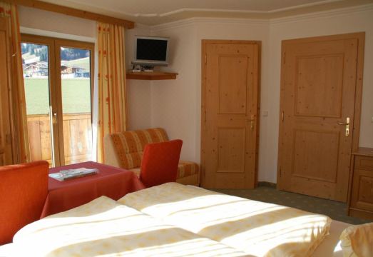 Pension Ederhof Hotel Overview