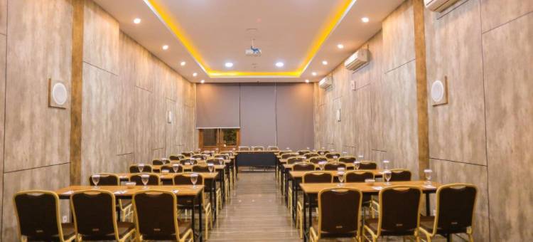 南旺波略斯画廊酒店(Pollos Hotel & Gallery Rembang)图片