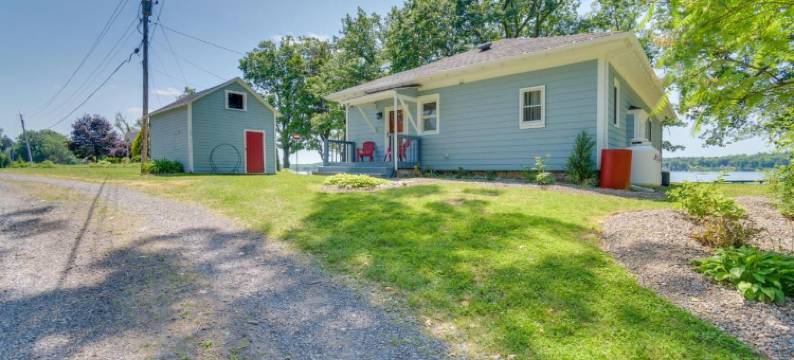 Sodus湾滨水度假屋：黄金地段！(Waterfront Getaway on Sodus Bay: Prime Location!)图片