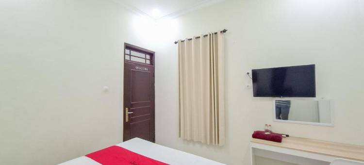 OYO 94019 Griya Wisata伊斯兰酒店(RedDoorz Syariah at Griya Wisata Wonogiri)图片