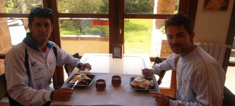 普劳刘餐厅酒店(Prau Riu Hotel Hyundai-Asturdai)图片