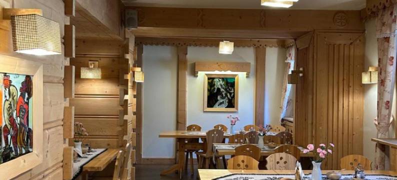 亚斯琴比亚图尔尼亚酒店(Pensjonat Jastrzębia Turnia)图片