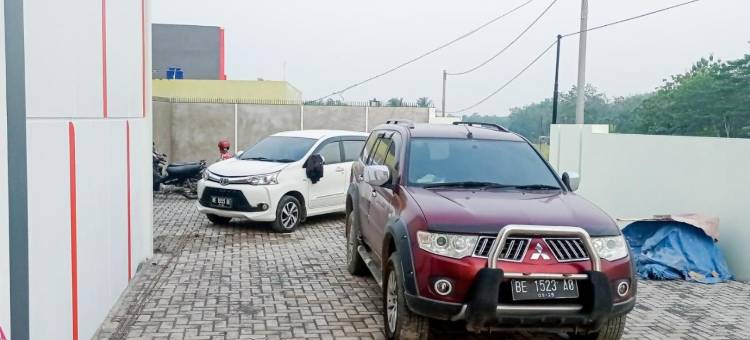 红多兹酒店-近楠榜ITERA哥打巴鲁收费站出口(RedDoorz Near Exit Tol Kotabaru Itera Lampung)图片