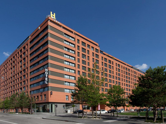 布勒瓦布尔戈斯酒店