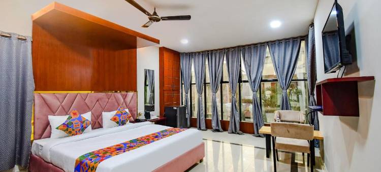 联排别墅 1175 格陵兰大酒店(FabHotel Greenland Grand - Nr Kalinga Stadium)图片