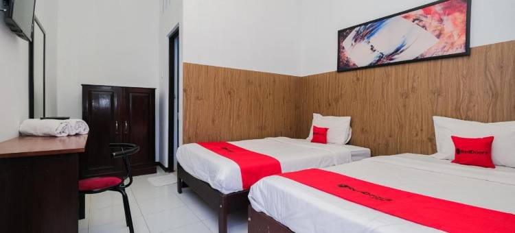 OYO 3387纳库拉伊斯兰家庭旅馆(RedDoorz Syariah Near Rsud Tuban)图片