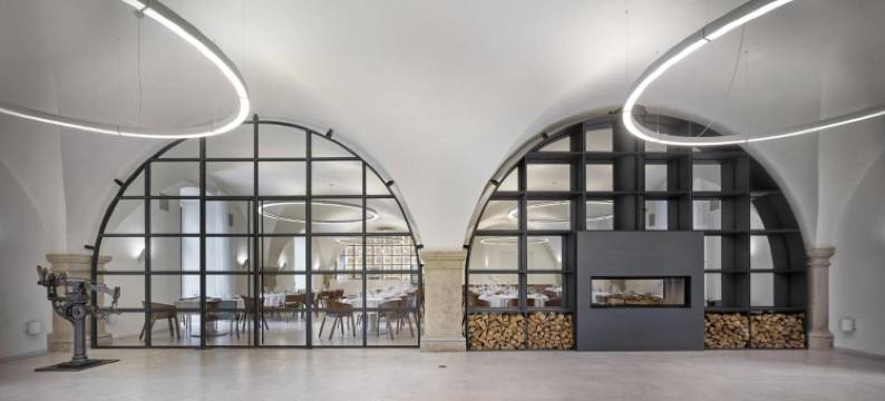 劳丁斯克酒店(Lotrinsky Hotel)图片