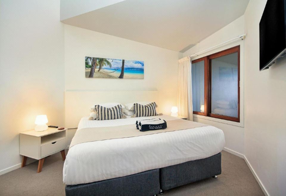 Lennox Holiday Apartments Hotel Overview