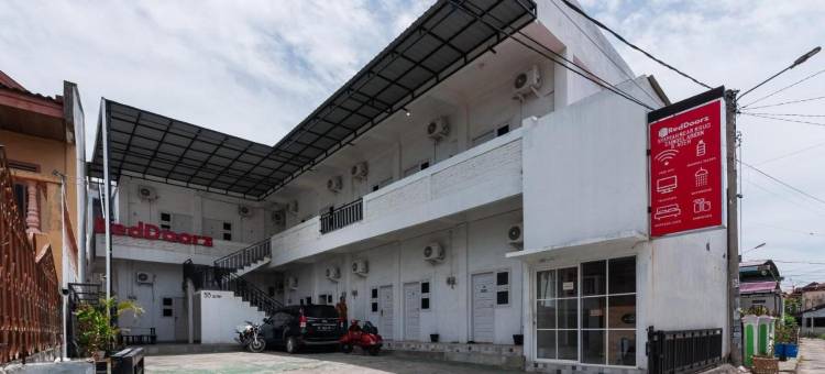 扎伊诺尔阿比丁班达亚齐红多兹伊斯兰酒店-近RSUD(RedDoorz Syariah Near Rsud Zainoel Abidin Banda Aceh)图片