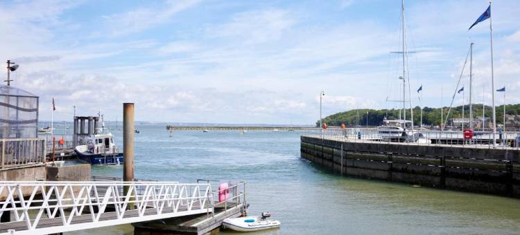 怀特岛温泉酒店 - 格林国王旅馆(Fountain Inn by Greene King Inns)图片