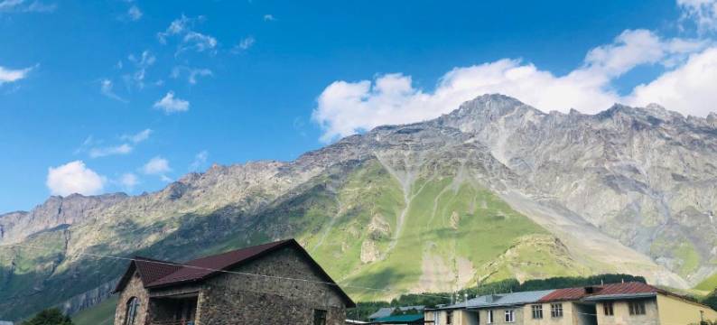 卡兹别基金字塔(Paradise Kazbegi)图片