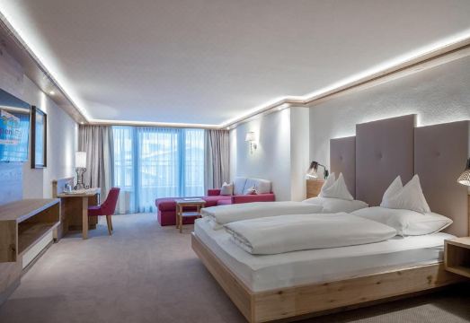 Hotel Alpenland Hotel Overview