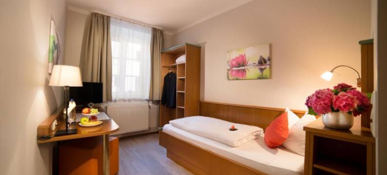 普法尔基尔兴寄宿式酒店(Boardinghouse Hotel Münchner Hof Pfarrkirchen)图片