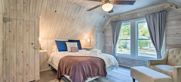 Unique Loft Cabin Fire Pit and Fishing Access!图片