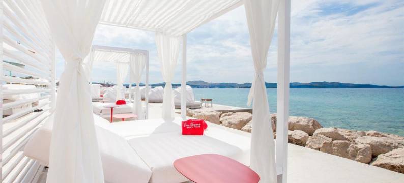 阿玛德里亚公园豪华海滩移动房屋(Amadria Park Deluxe Mobile Home)图片