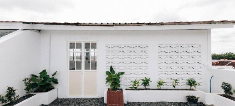 红门伊斯兰教义酒店 - 靠近朋卡诺体育馆 - 南琼(RedDoorz Syariah Near Gor Bung Karno Nganjuk)图片