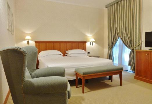 Hotel Excelsior Magenta Hotel Overview