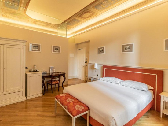 艾索拉尼马焦雷广场 1.0 民宿