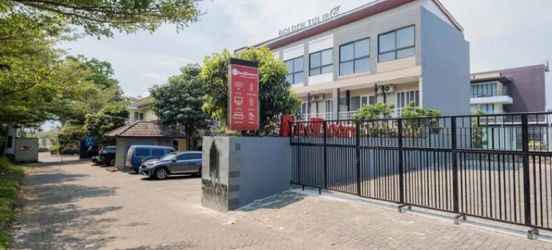 红多兹酒店-近爪哇帖木儿公园 2(RedDoorz Near Jawa Timur Park 2)图片