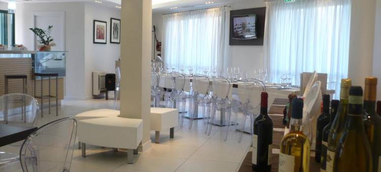 安布罗休拉科尔特酒店(Hotel Ambrosio la Corte)图片