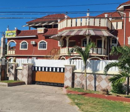 Paradise Place Grande King Hotel Overview