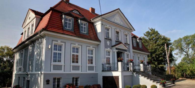 Pałac w Bądzowie图片