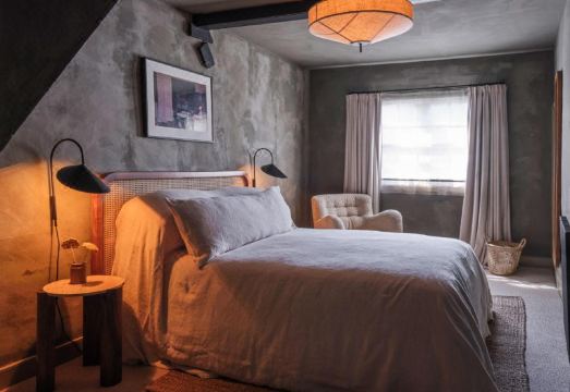 Highway Hotel Overview