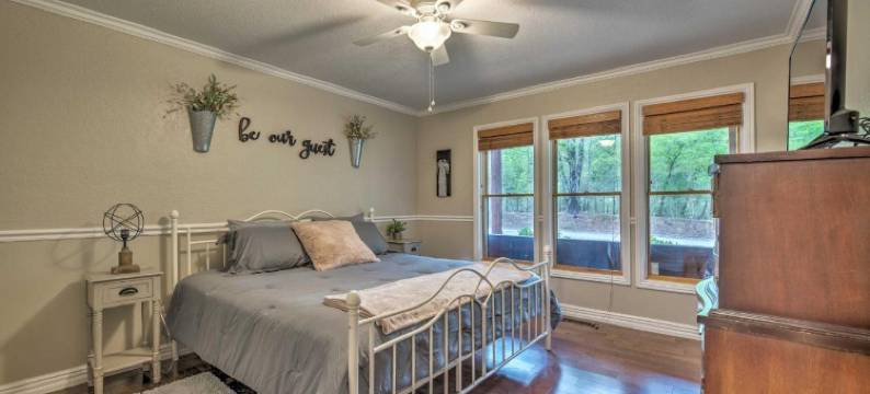 在White River的更新小木屋，靠近船只落地！(Updated Cabin on White River by Boat Landing!)图片