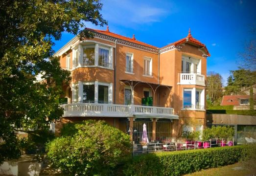 Villa Elisa M Hotel Overview