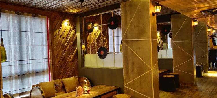 OYO 17036 RK 摄政酒店(Super Hotel O RK's Regency Near Navale Hospital Back Gate)图片