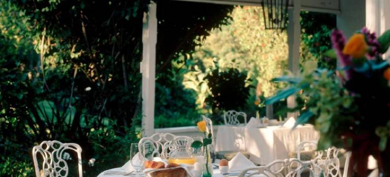 猎鹰视角庄园酒店(Falcons View Manor)图片