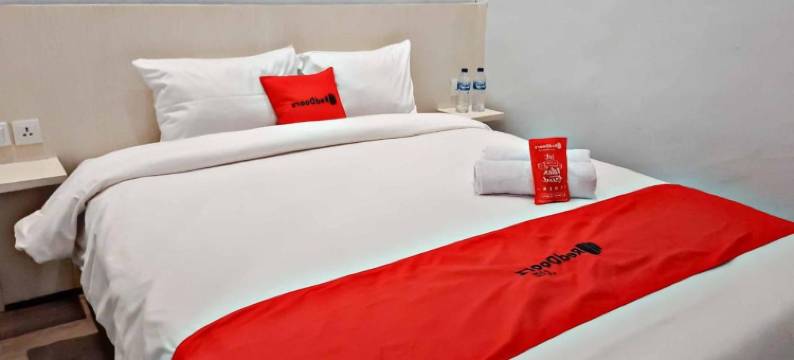 红多兹酒店@棉兰波罗尼亚中央商务区(RedDoorz CBD Polonia Medan)图片