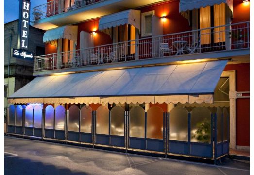 Hotel lo Squalo Hotel Overview