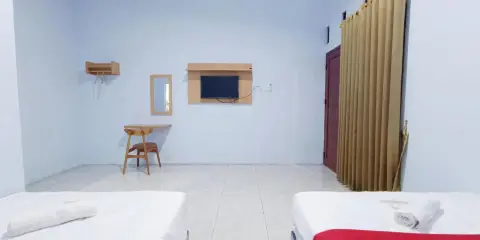 Guest House AA Syariah Pekalongan by Hello Room