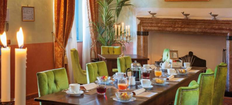 维切雷宫(Palazzo Del Vicerè)图片