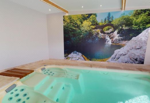 Villa Elisa M Hotel Overview